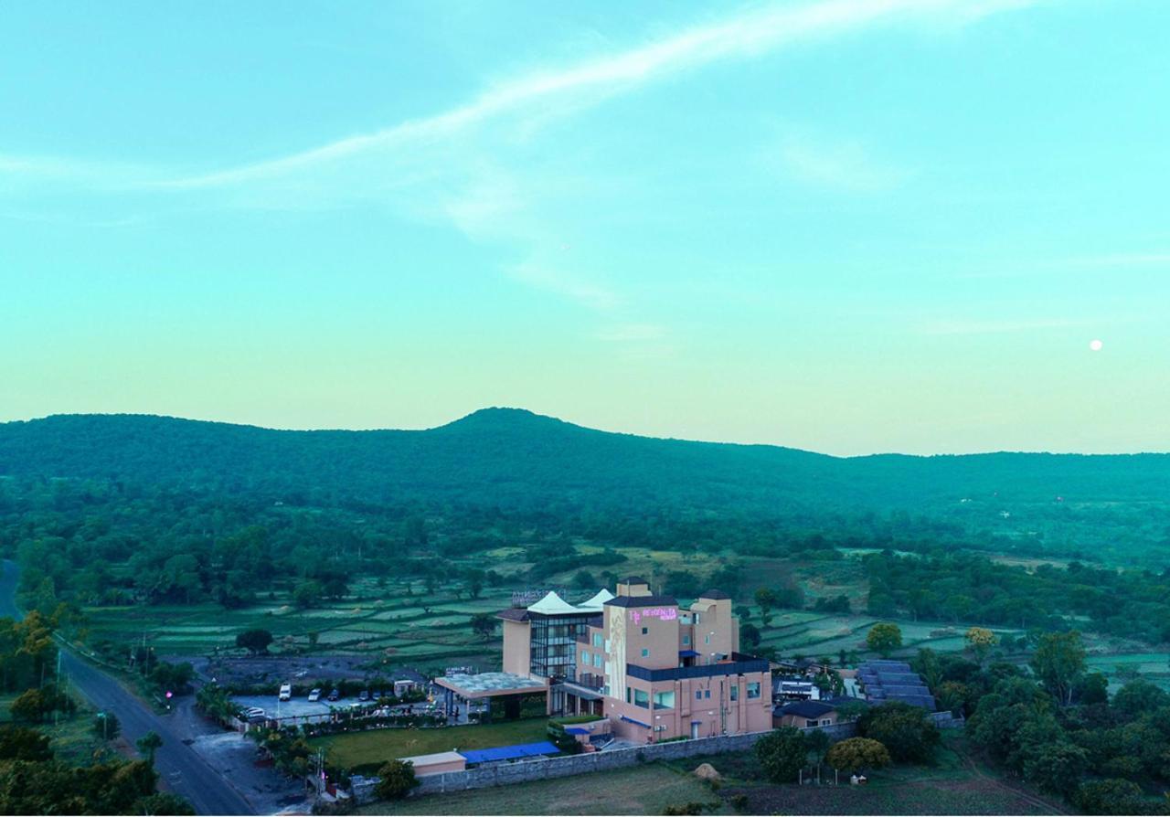 Regenta Resort Belagavi Экстерьер фото